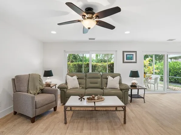 22 Kings RD #A19, NAPLES, FL 34112