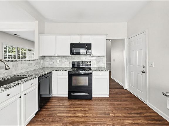 3rd image of 1540 Cardinal Ln