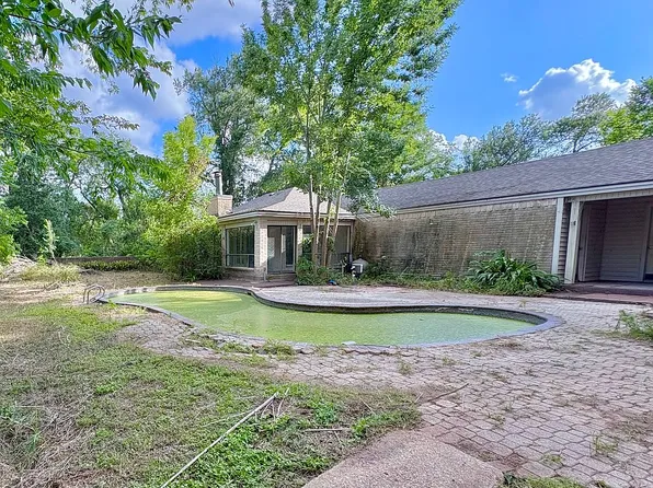 15832 Oleta Ln