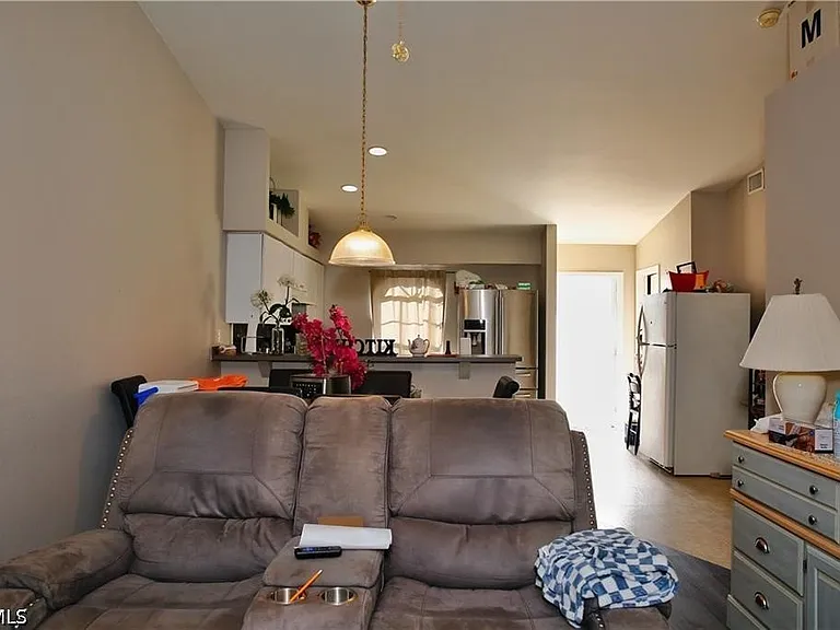 1809 SW Santa Barbara Pl — Photo 5