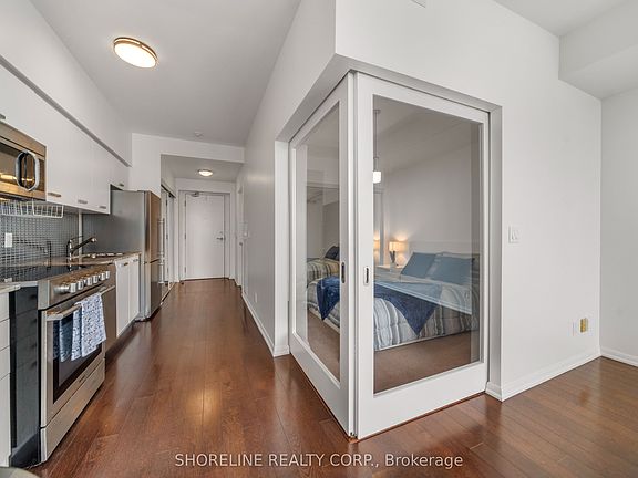 3rd image of 832 Bay St #4807