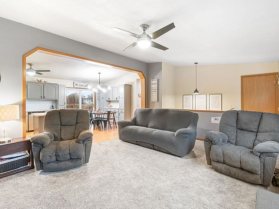 4th image of 724 Brookside Ave