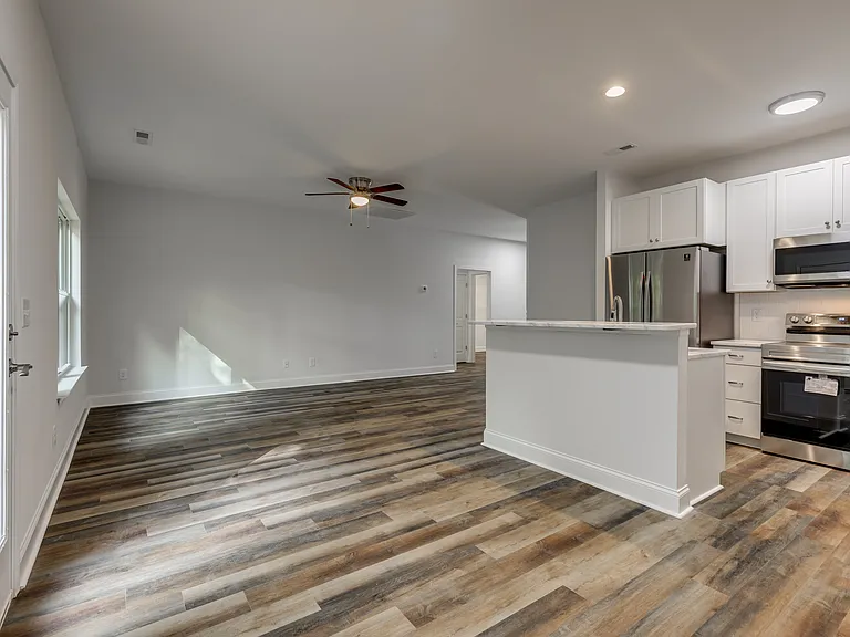 503 Winsor St — Photo 13