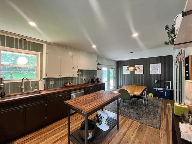 601 Cherokee Dr — Photo 2