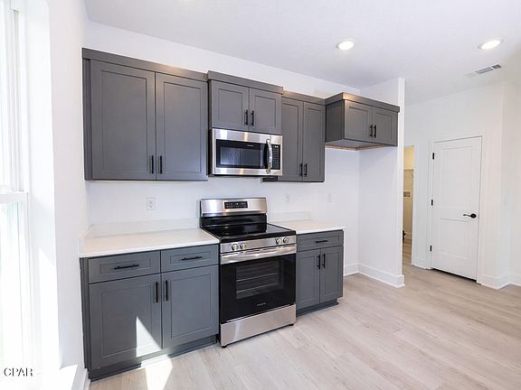 4th image of 7073 Traditions Dr