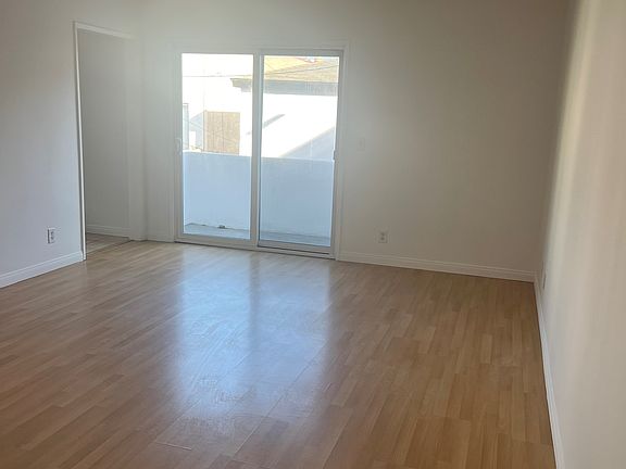 3rd image of 35 N Venice Blvd APT 3