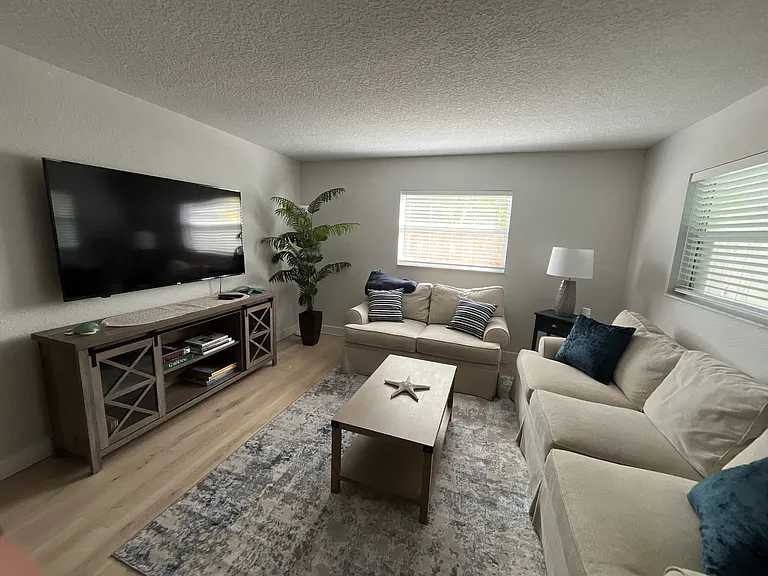299 E Central Blvd #3 — Photo 9