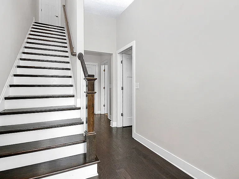 1420 W 4th St — Photo 3