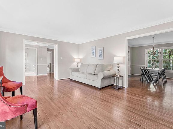 5th image of 9759 Hatmark Ct