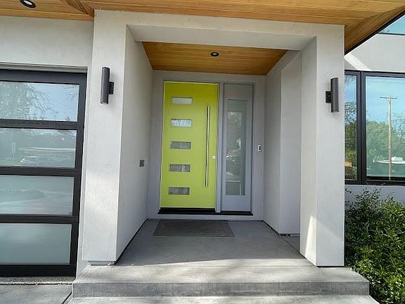 5th image of 905 Elsinore Dr