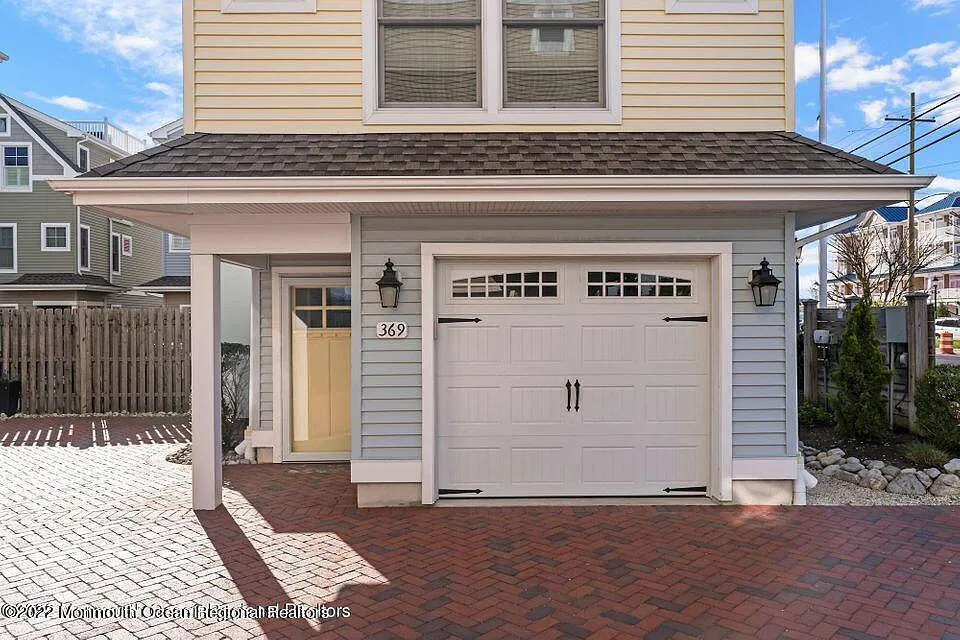 3 bed, 1190 sqft, $3,000 — Photo 2