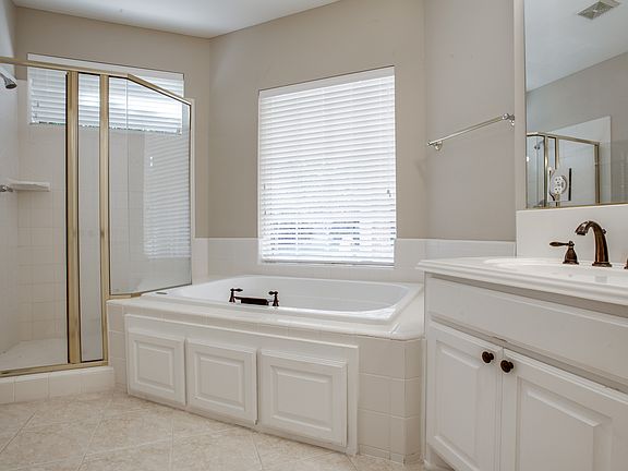 5th image of 2000 Woodbridge Dr