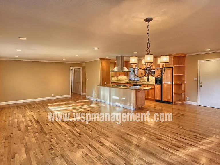 921 Monica Ln — Photo 4