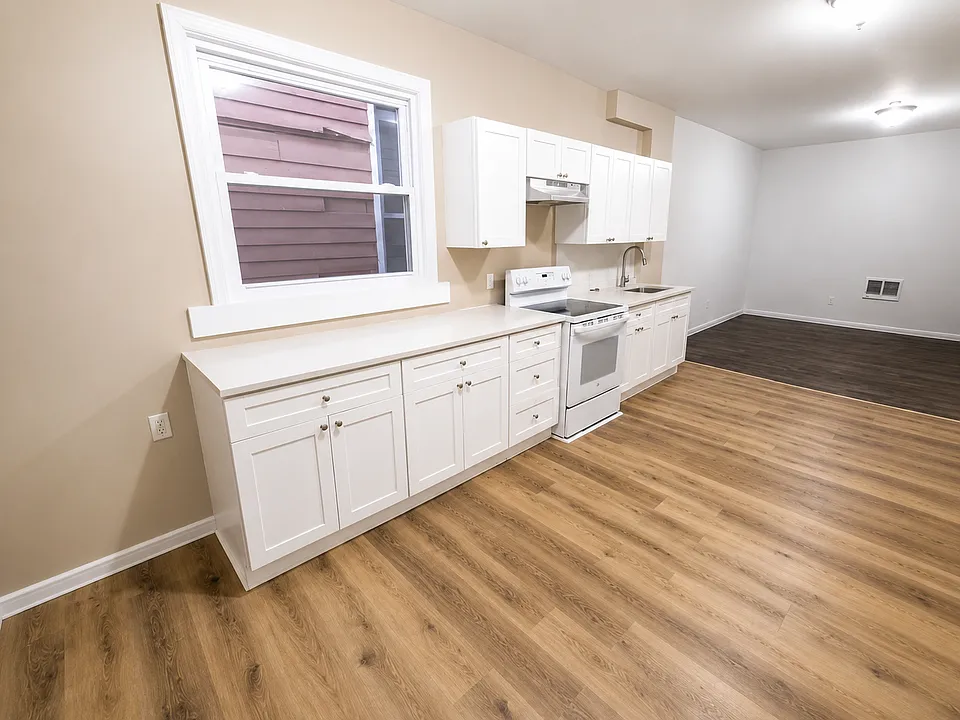 2 Bedrooms at 152 S 10th St #3, Newark NJ — photo 1