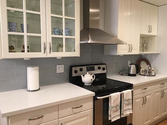 4th image of 5400 Newcastle Ave APT 16