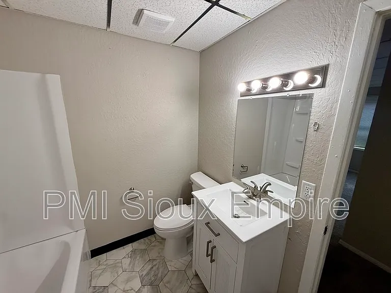 316 N Sherman Ave — Photo 11