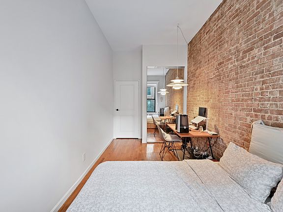 3rd image of 31 W 70th St APT 7