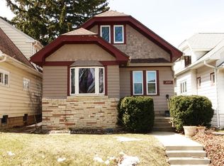 2049 S 72nd St, West Allis, WI 53219