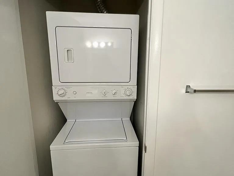 350 G St SW #526 — Photo 16