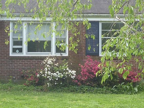 3rd image of 128 N Meadow Dr