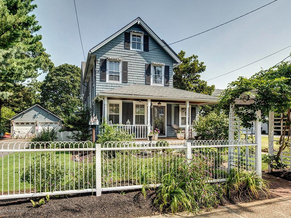 01_House Front-6