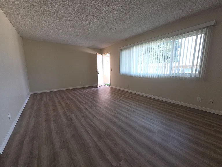 1675 Chapel Dr — Photo 22