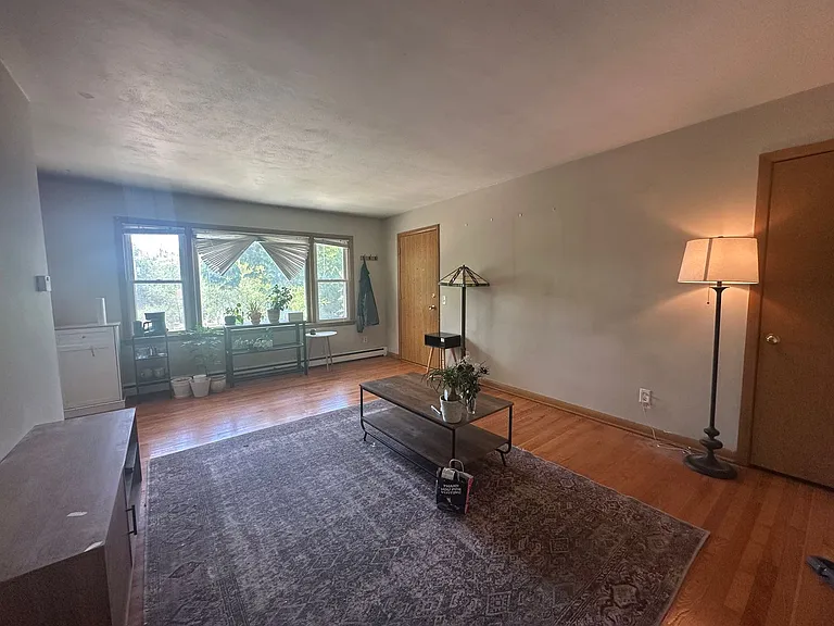 913 High Street — Photo 3