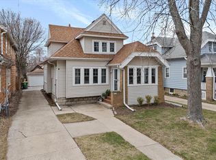 4121 N Larkin St, Shorewood, WI 53211