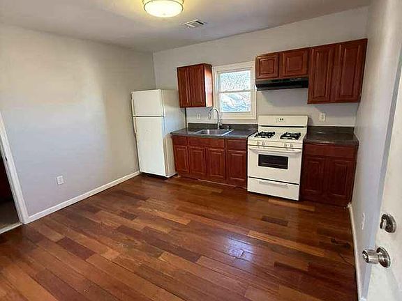 3rd image of 146-148 W End Ave #C