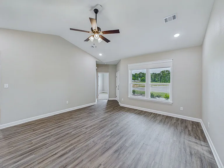 402 Redbud Ct — Photo 10