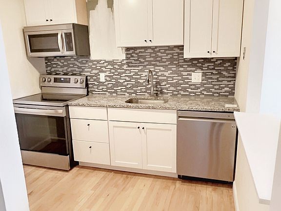 3rd image of 1039 Commonwealth Ave APT 37