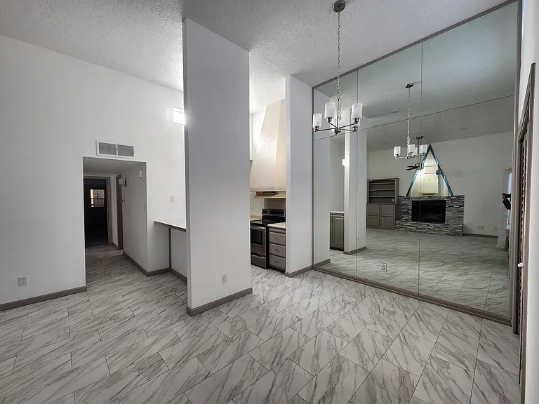 112 Canyon View Ct NE — Photo 3