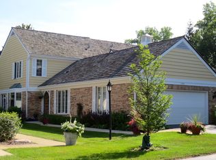 1385 Shire Cir #16, Inverness, IL 60067