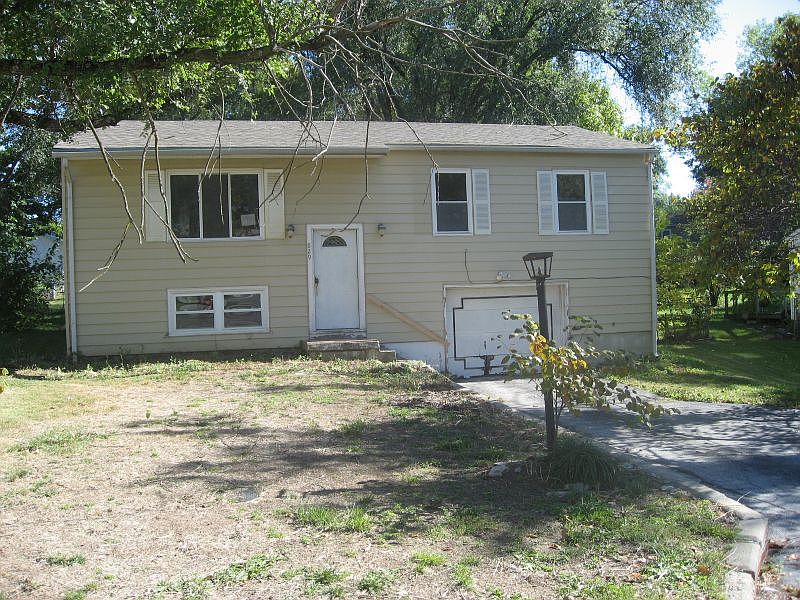 1st image of 829 N 83rd St