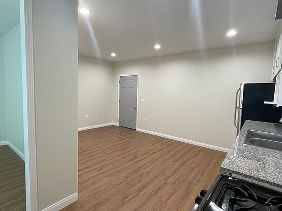 5th image of 10420B Orion Ave