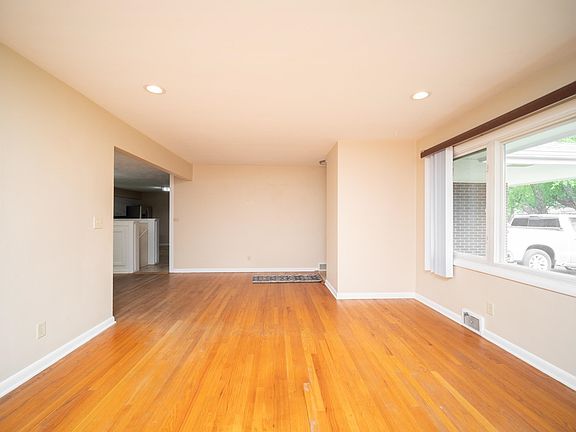 4th image of 938 Bluecrest Dr