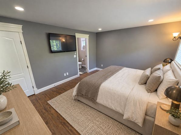 3 bedroom rental in Surrey — photo 11