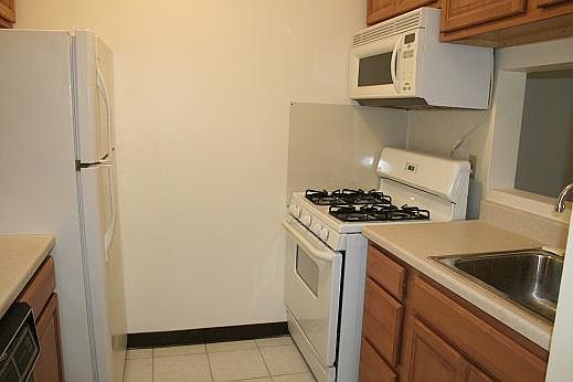 2nd image of 1221 N Randolph St APT 2