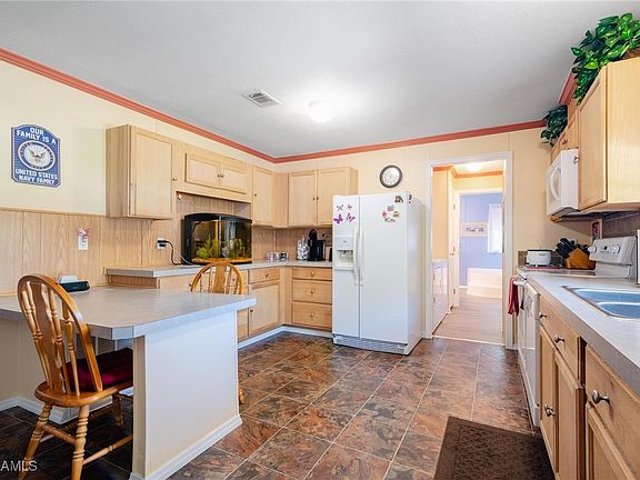 3rd image of 8142 Breeze Dr