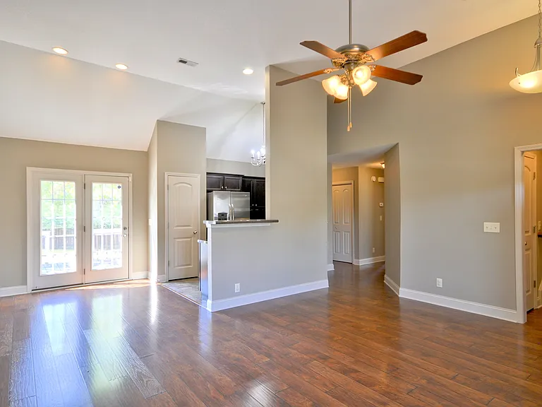 404 Leslie Wood Dr — Photo 7
