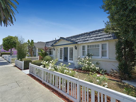 3rd image of 271 Redondo Ave