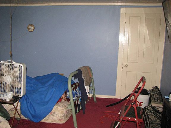 3rd image of 212 W Hollis St