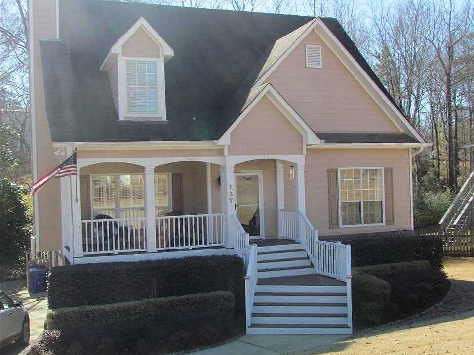 Great curb appeal!! 