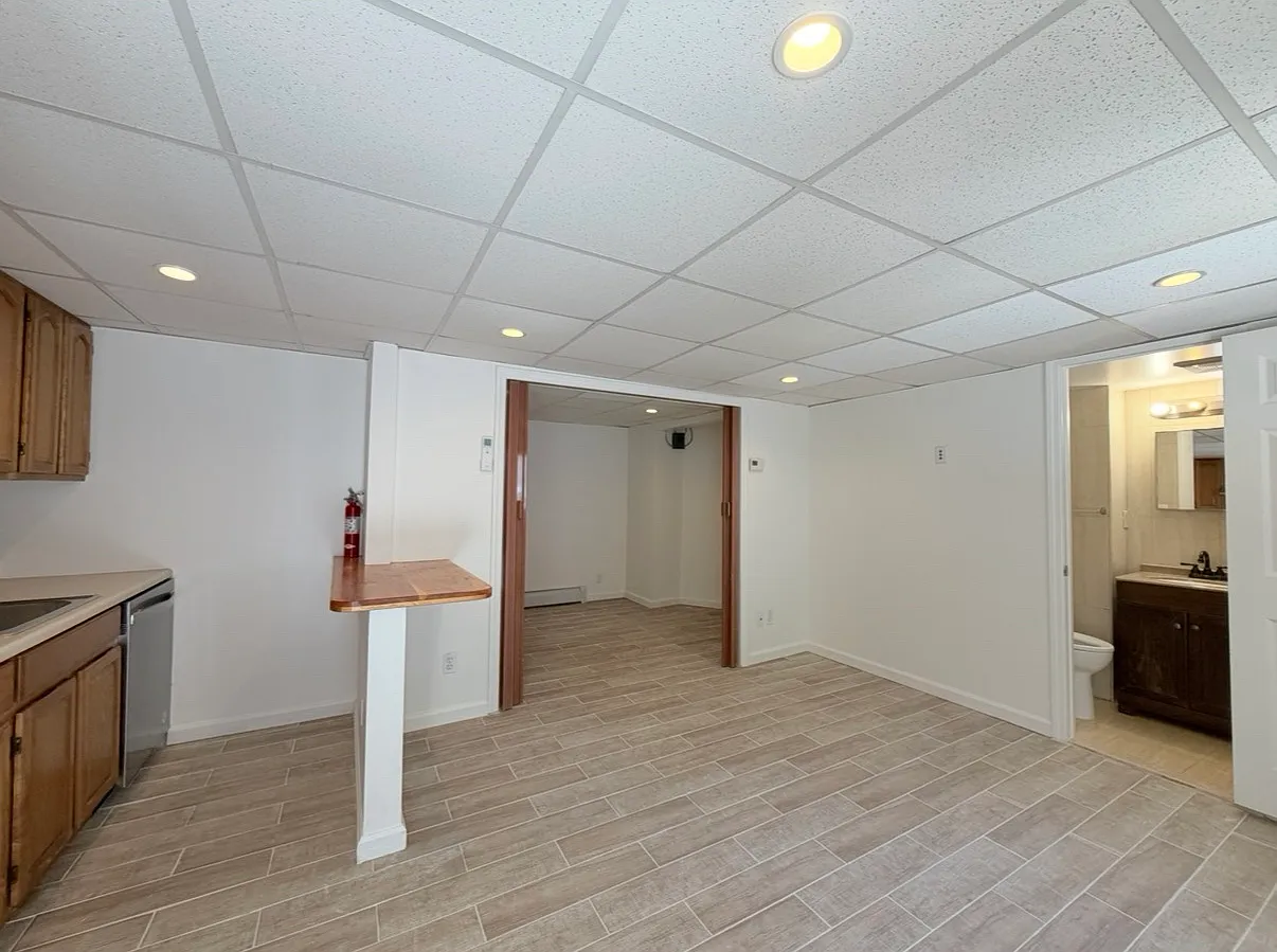 Studio, $1,900 — Photo 1