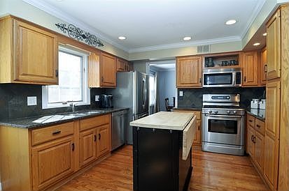 4th image of 909 N Carmel Dr