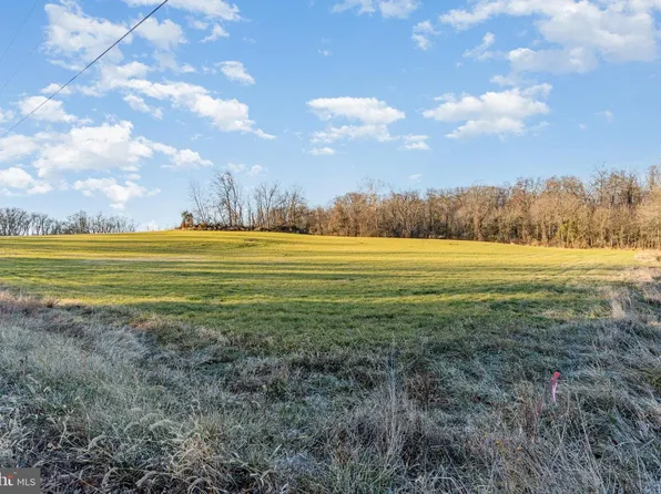 3 Schoolhouse Rd, Middletown, PA 17057