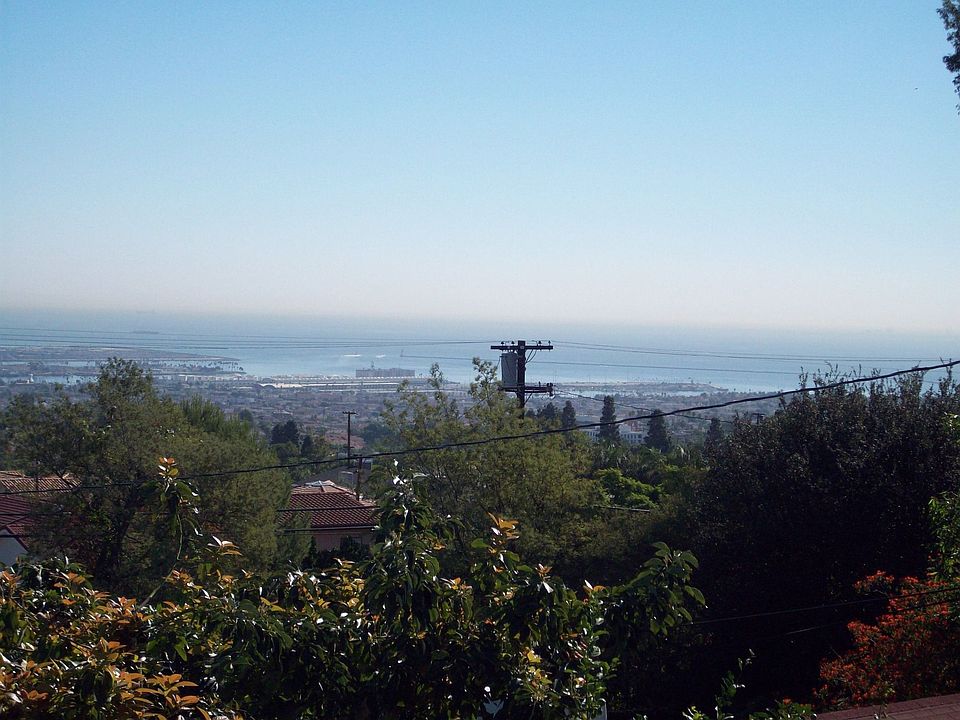 190 degrees Ocean/City/Mountain/Vindyard View