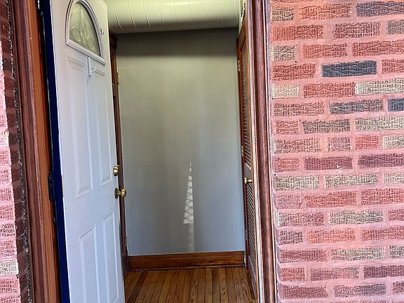 3rd image of 2029 W 53rd St Floor 1