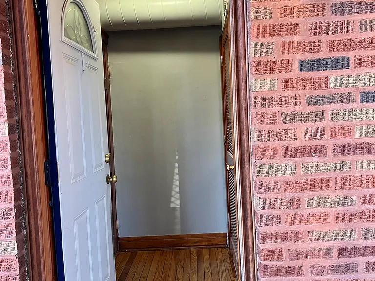 2029 W 53rd St #1 — Photo 3