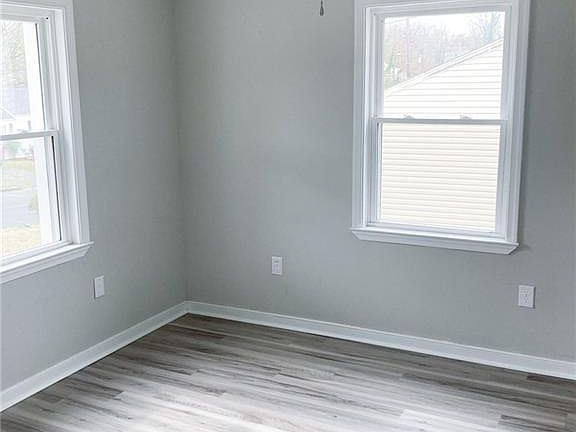 5th image of 517 Saint Luke St